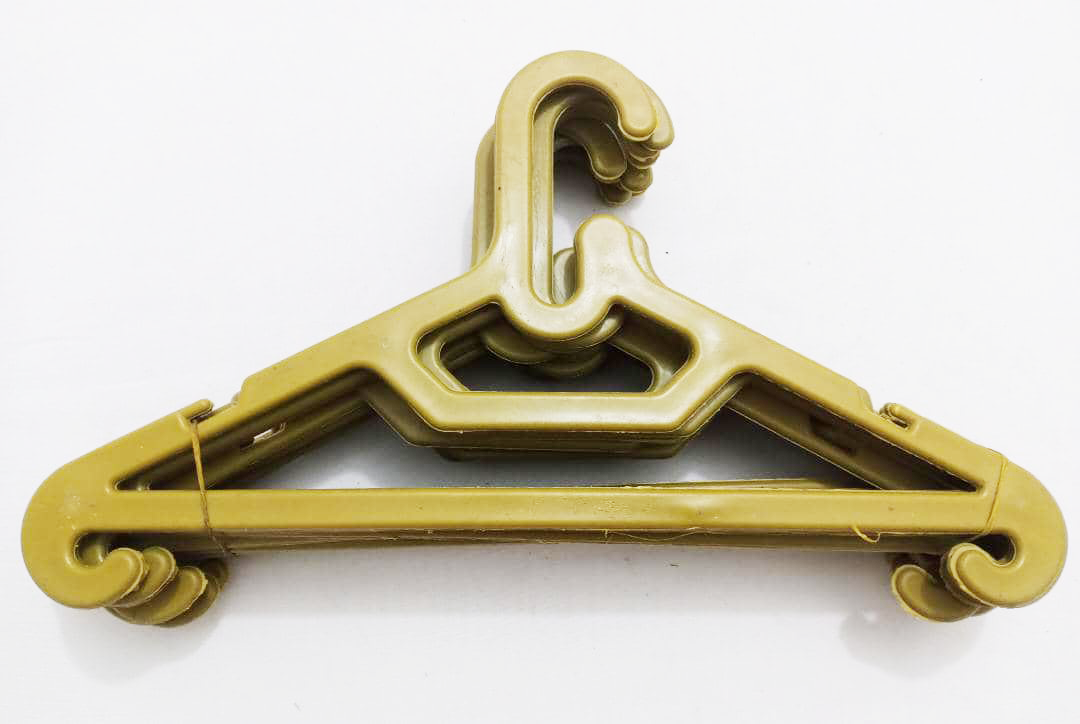 Quality Affordable Plastic Clothes Hanger | CHR4g