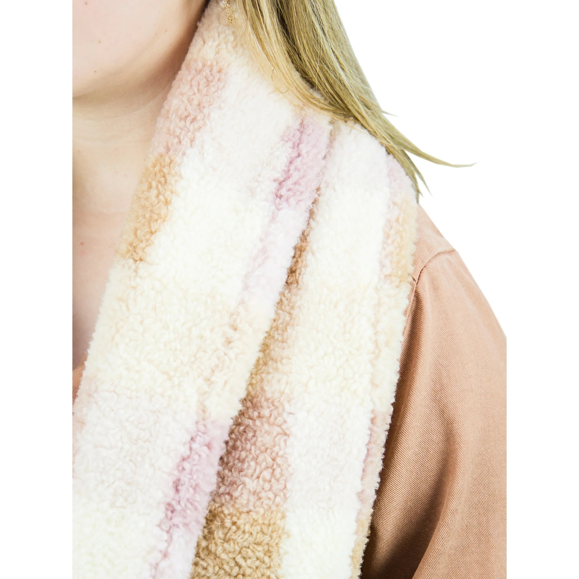 Time and Tru Women's Faux Shearling Winter Scarf, Plaid Blush | WTWL474XA