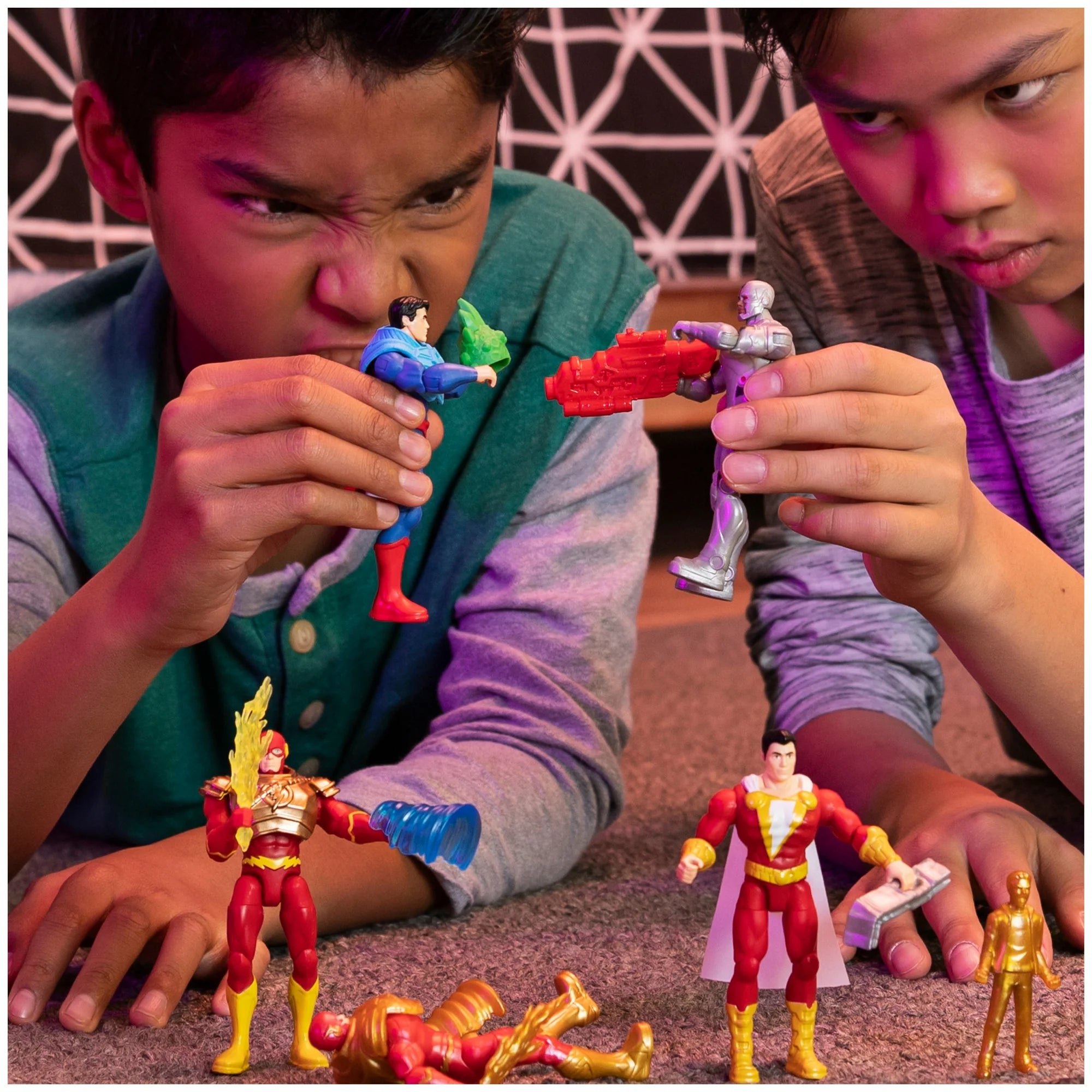 DC Comics, 4-Inch Superman Action Figure with Mystery Accessories |  WTWL1066XA